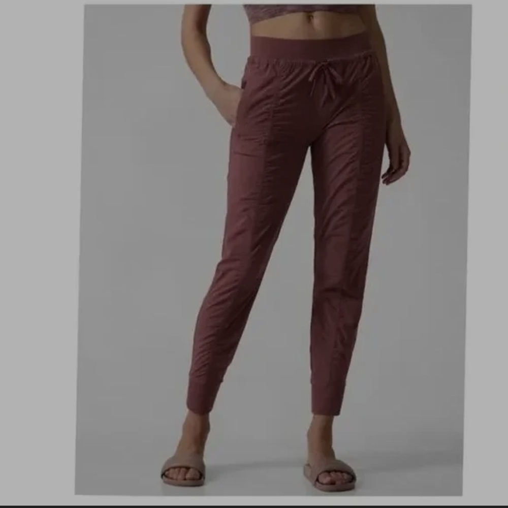 ✨️SALE✨️Athleta Attitude Pant